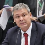 Eduardo Bolsonaro é alvo de pedido de suspensão imediata na