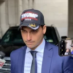 Eduardo Bolsonaro volta a Washington nesta terça para pedir novas