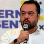 Em conversa com Flávio Bolsonaro, Castro tenta estancar a crise
