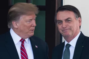 Em nova declaração, Trump admite que puniu Brasil com tarifa