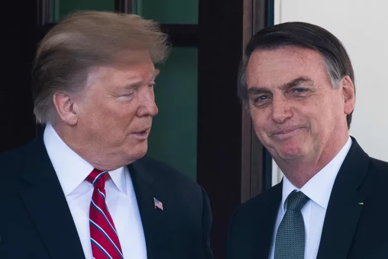 Em nova declaração, Trump admite que puniu Brasil com tarifa