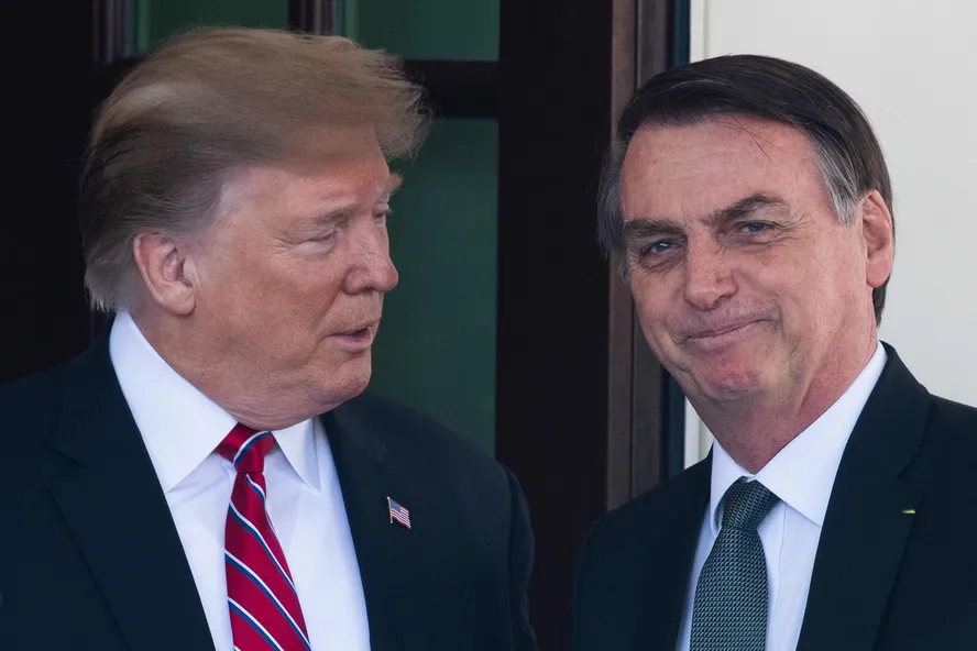 Em nova declaração, Trump admite que puniu Brasil com tarifa