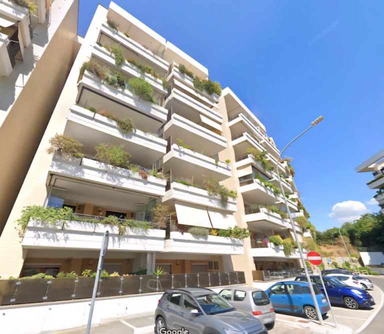 Empresária do Rio abrigava Carla Zambelli em Roma, próxima ao