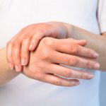 Especialistas explicam as causas de mãos frias o tempo todo