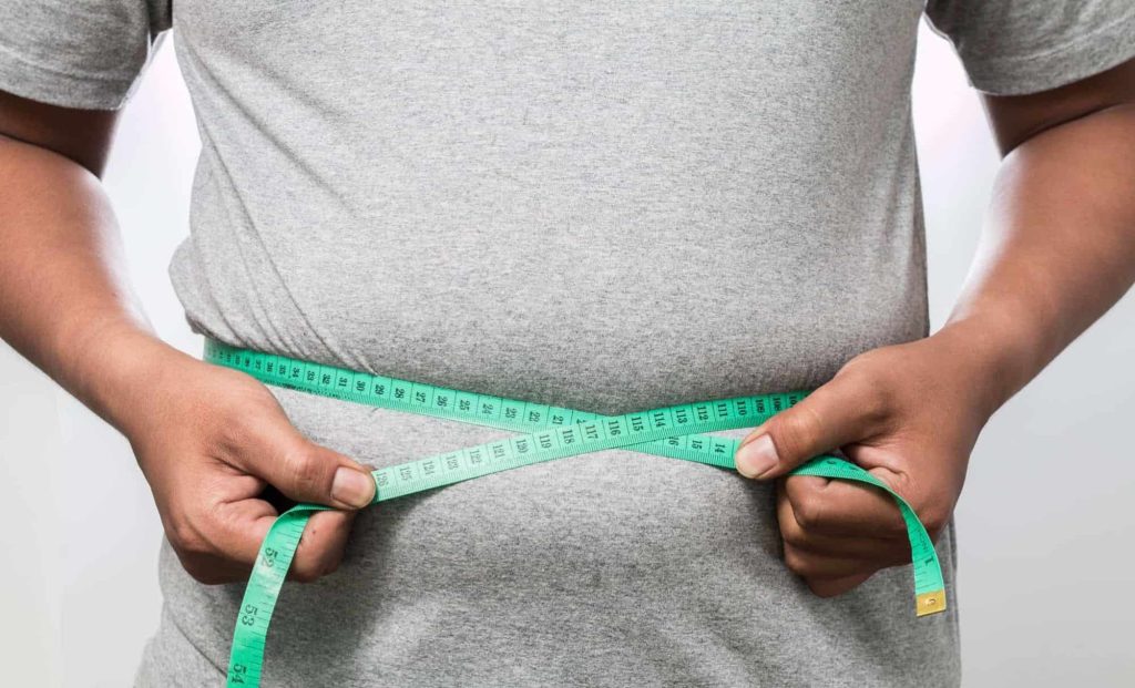 Estudo: gordura abdominal e perda muscular eleva em 83% o