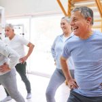 Exercício físico ajuda a tratar câncer? Descubra o poder transformador