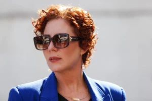 Extradição de Carla Zambelli pode demorar até um ano, dizem