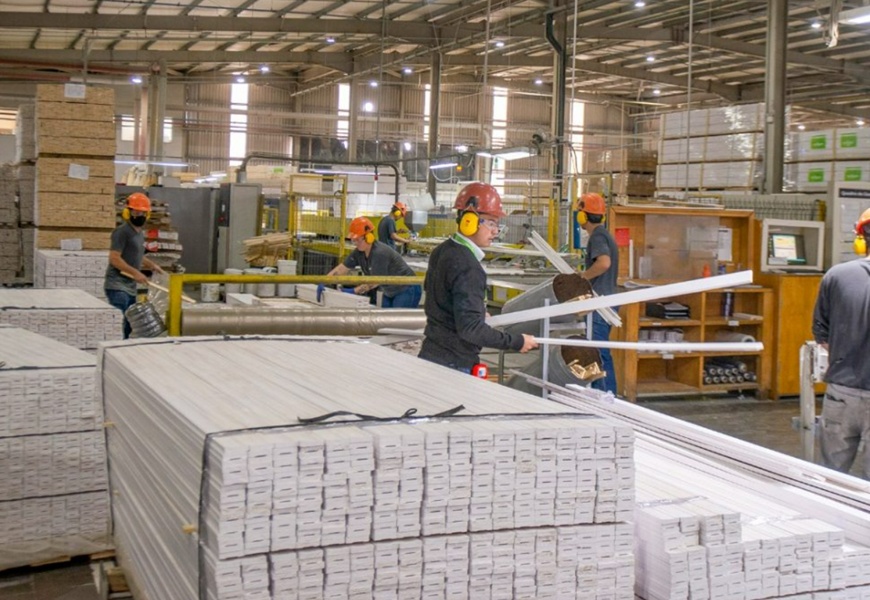 Fábrica de madeira no Paraná afasta 640 funcionários após “tarifaço”