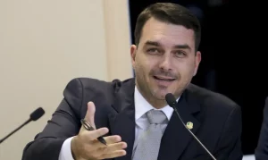 Flávio Bolsonaro diz que anistia do 8 de Janeiro pode