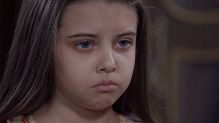 Flora toma decisão sobre embate com Anna