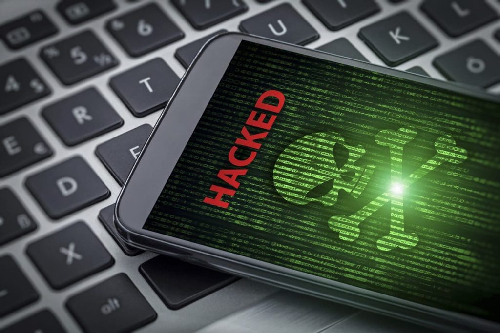 Funcionário que deu acesso a hackers executarem ataque é preso