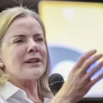 Gleisi reage a apoio de Trump a Bolsonaro e afirma