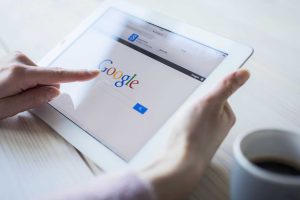 Google usará IA para identificar menores e impor restrições online