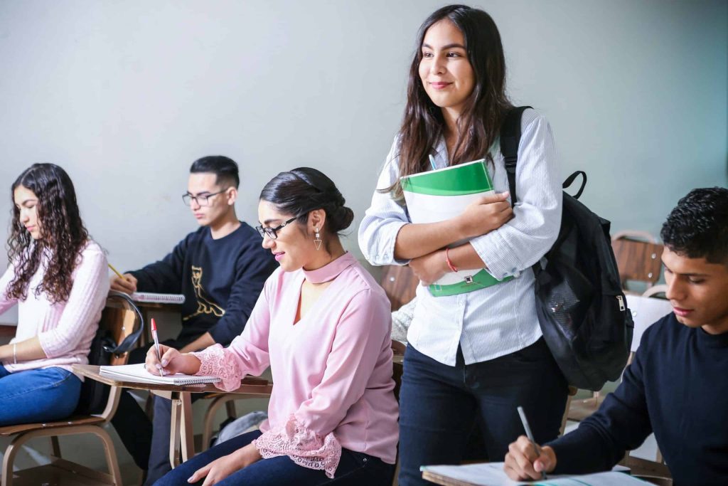 Google vai levar o Gemini para a sala de aula;