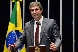 Governistas defendem reciprocidade e reação firme a tarifaço de Trump