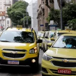 Governo Lula isenta taxistas de taxa de verificação de taxímetro,
