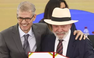 Governo Lula prepara novo slogan e aposta em discurso contra
