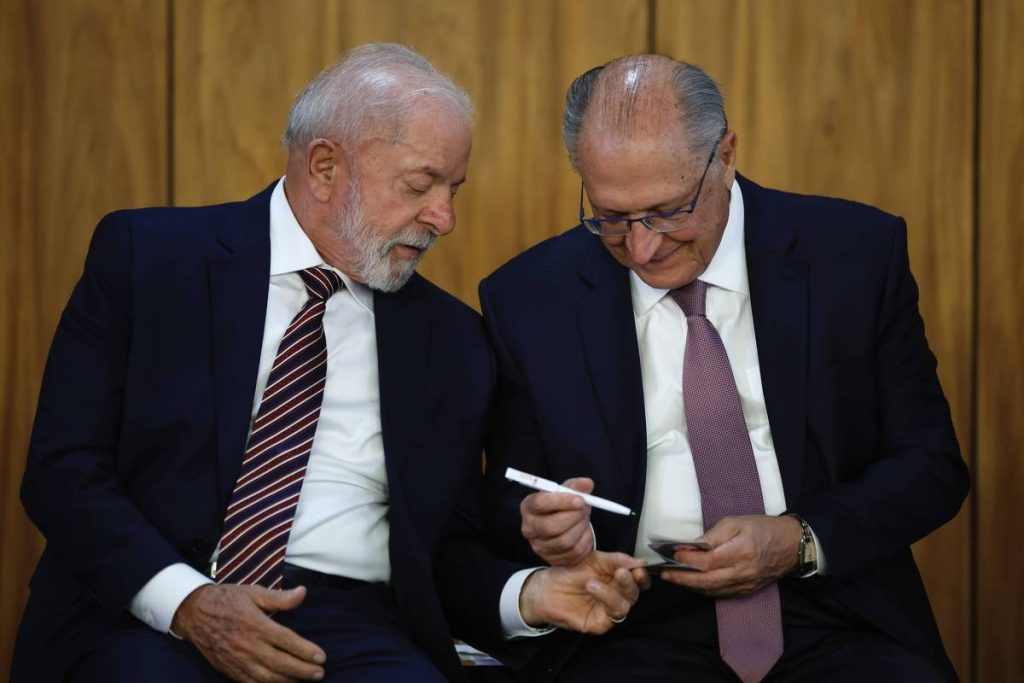 Governo Lula tenta excluir alimentos e aeronaves da sobretaxa de