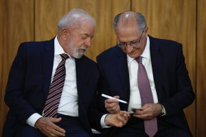 Governo Lula tenta excluir alimentos e aeronaves da sobretaxa de