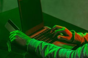 Hacker foragido é preso no Maranhão por fraudes contra o