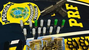 Homem com arma e grande quantidade de munições é preso