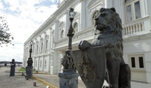 Homem invade museu do Palácio dos Leões e faz guia