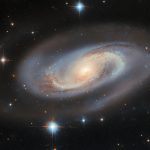 Hubble descobre galáxia com buraco negro 174 milhões de vezes