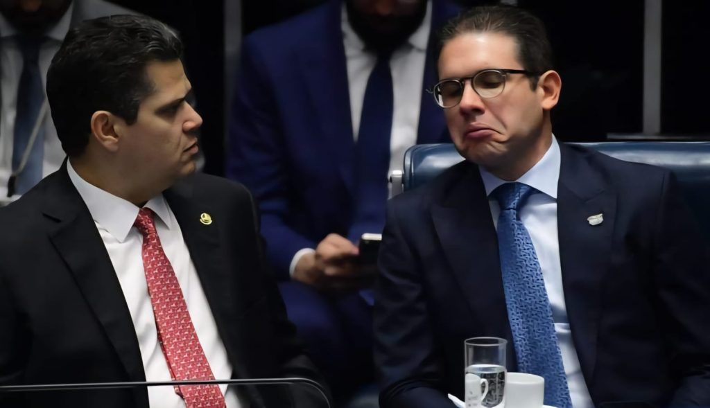 Hugo Motta e Alcolumbre Confirmam recesso parlamentar apesar de pressão