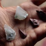 Humanos primitivos viajavam atrás de pedras coloridas, diz estudo