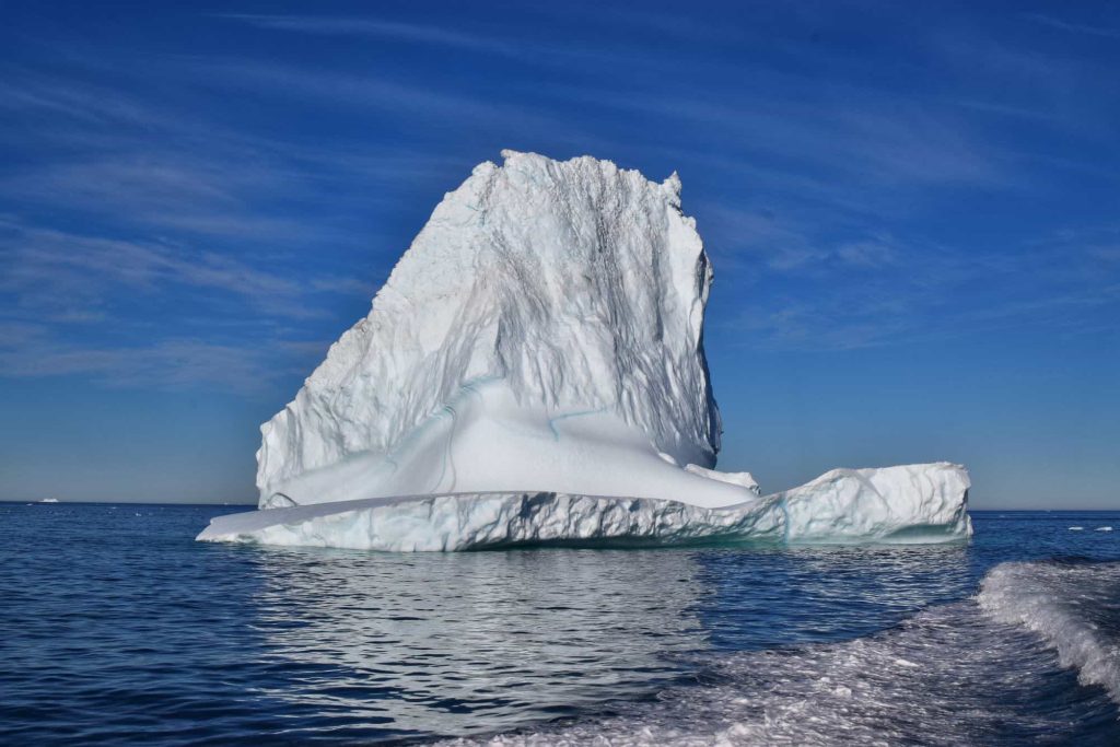 Iceberg gigante pode colidir com povoado na Groenlândia
