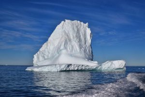Iceberg gigante pode colidir com povoado na Groenlândia