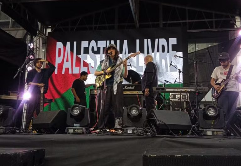 “Inadmissível em uma democracia”, diz vocalista após Prefeitura de SP