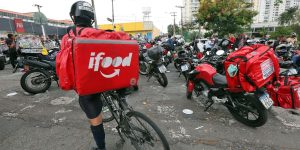 Lei do Rio de Janeiro obriga aplicativos a dar mochilas