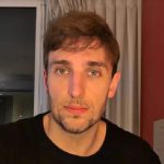 Léo Lins se manifesta após rumores de piada sobre Preta