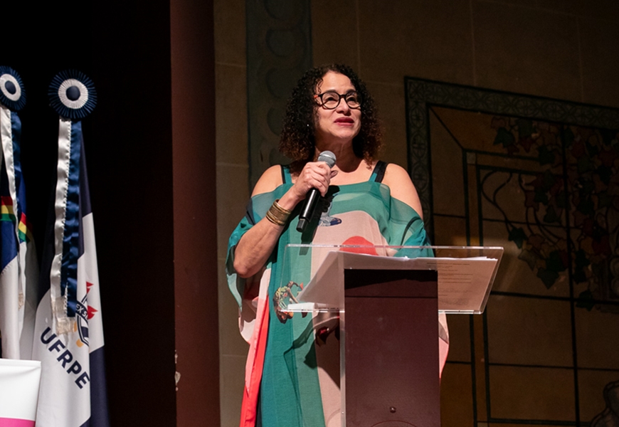 Luciana rechaça chantagem dos EUA e defende a ciência a
