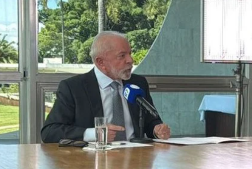 Lula acusa Bolsonaro de concordar com taxação de Trump contra