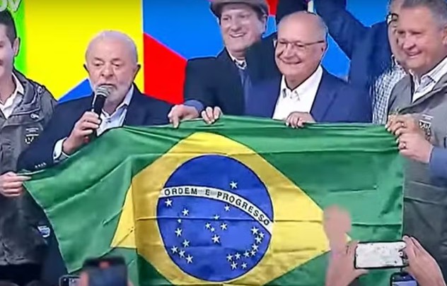 Lula acusa Eduardo Bolsonaro de traição e cobra resposta da
