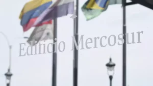Lula chega à Argentina para assumir presidência do Mercosul; bloco