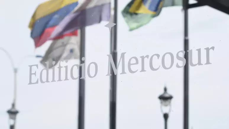 Lula chega à Argentina para assumir presidência do Mercosul; bloco