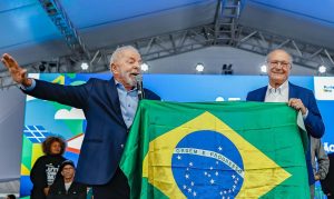 Lula convida Trump ao diálogo e rebate tarifa com tom