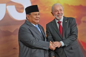 Lula saúda presidente da Indonésia em cúpula do Brics após