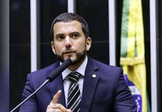 MPF investiga denúncia contra Carlos Jordy por uso de empresa