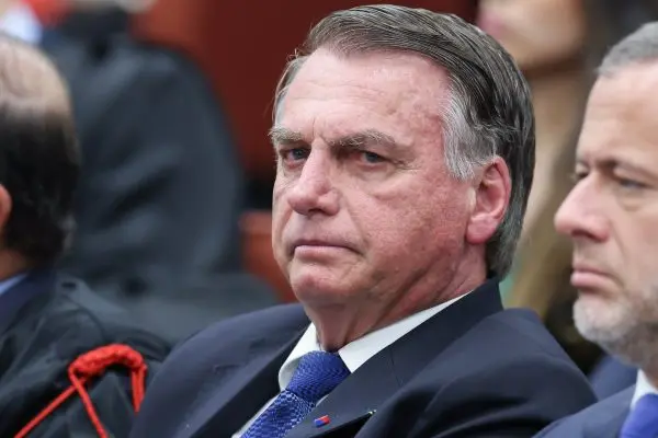 Maioria dos deputados defende que Bolsonaro fique fora das eleições