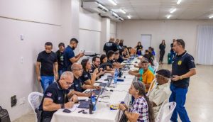 Mais de 200 celulares são entregues aos legítimos donos, em