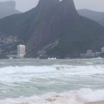 Marinha emite aviso de ressaca e alerta de ventos fortes