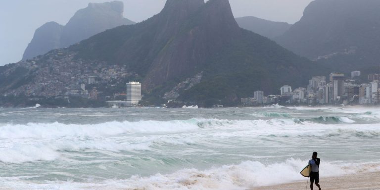 Marinha emite aviso de ressaca e alerta de ventos fortes