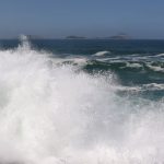 Marinha mantém alerta de ondas fortes no Rio até quinta-feira