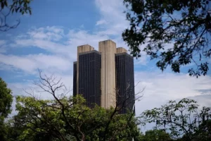Mercado reduz projeção de inflação e eleva estimativa de crescimento