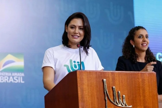 Michelle Bolsonaro pede que Lula “baixe as armas” diante de