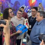 Ministra Luciana Santos visita estande da Fapema na SBPC 2025